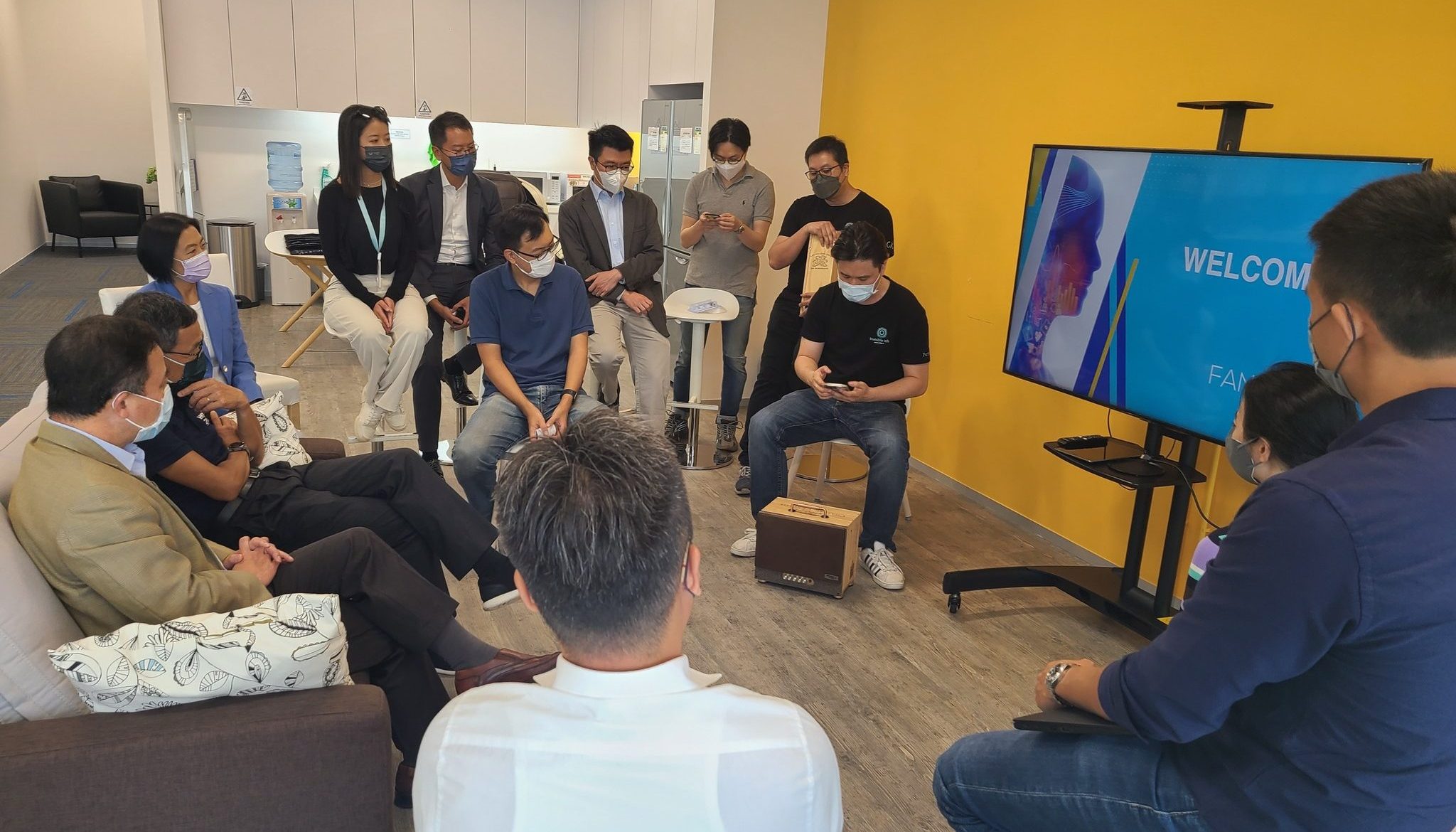 Seven HKU start-ups of current students, faculties and alumni met HKU President Professor Zhang in HKSTP on 22 Sep banner